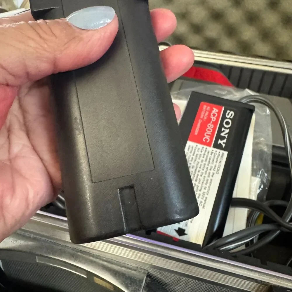 Vintage Sony CCD-V110 Video8 PRO Camcorder Kit For PartsRepair/Battery/Chargers